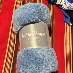 Comfort Bay Blue Teddy Sherpa Throw